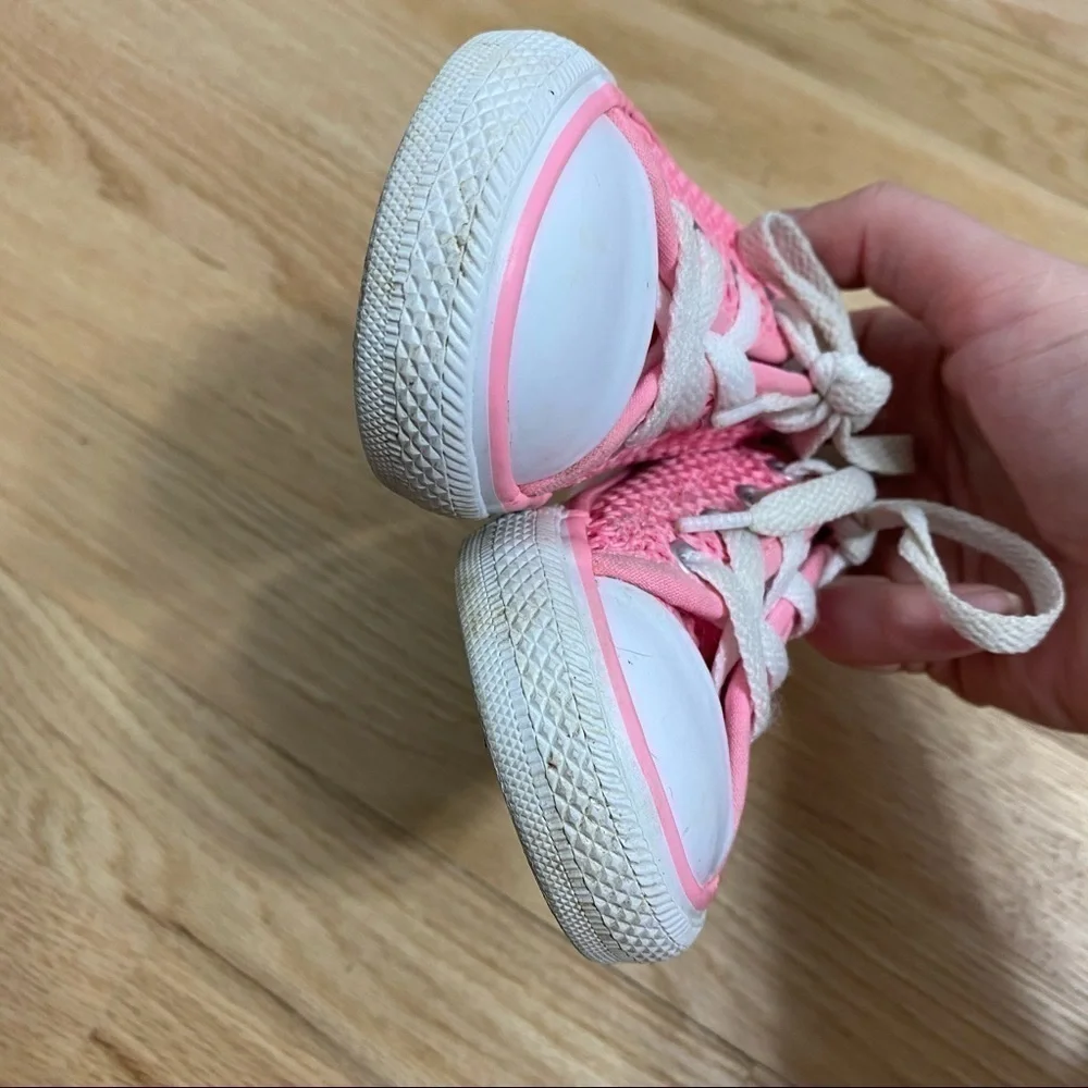 Converse Pink Low Top Sneakers Sz 6 Baby Girl